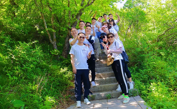 开开心心旅行的通合家人们.jpg