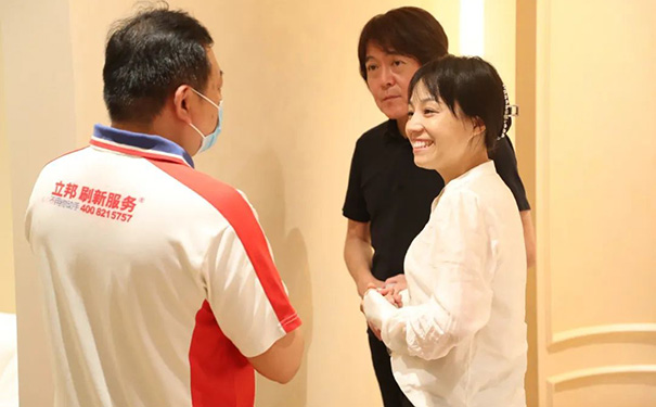 设计师本间贵史亲自到项目现场勘查.jpg