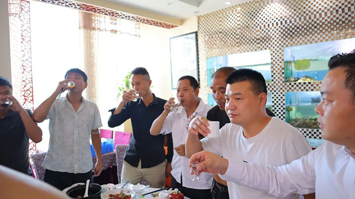 一起为中秋干杯.jpg