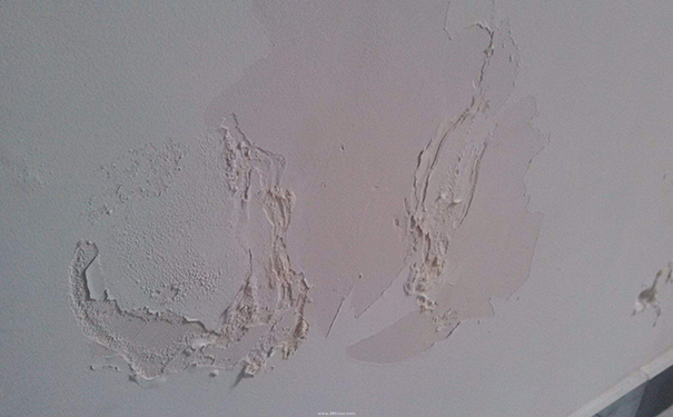 卫生间门口墙面渗水返碱是什么原因?怎么处