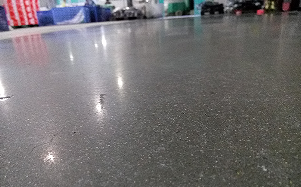 金刚砂地坪颜色不同处理方法!