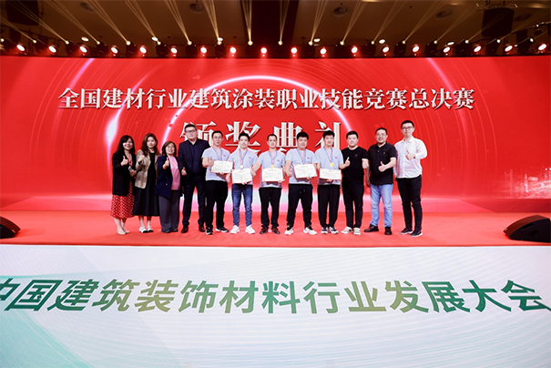 获颁各等级国家建筑涂装工职业技能证书.png