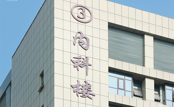 氟碳漆属于水性涂料还是溶剂型涂料？