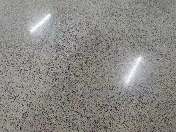 固化剂地坪施工多少钱一平方?