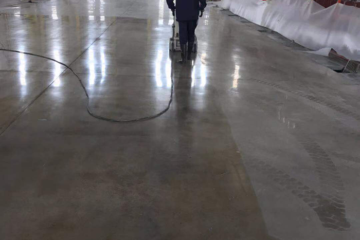 金刚砂地坪施工中.png